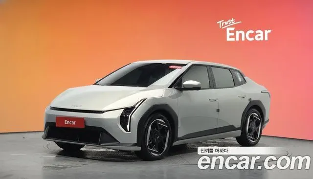 KIA EV4 2026 — 20 333 км, серебристо-серый, Корея — под ключ — фото 2