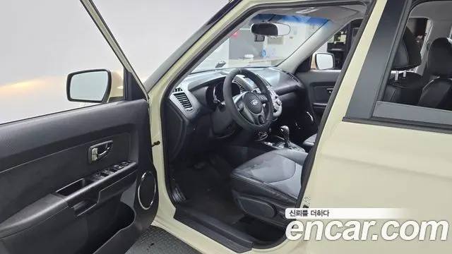 KIA SOUL 2011 — 65 185 км, белый-перламутр, Корея — под ключ — фото 10