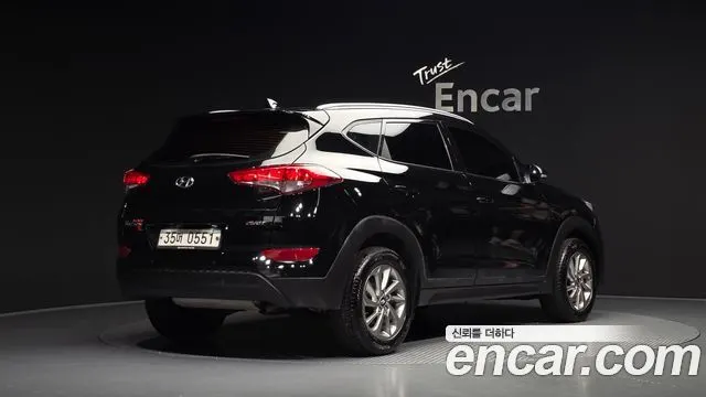 HYUNDAI TUCSON 2016 — 135 015 км, чёрный, Корея — под ключ — фото 2
