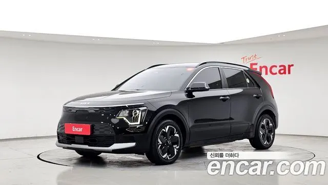 KIA NIRO 2023 — 114 478 км, чёрный, Корея — под ключ — фото 1