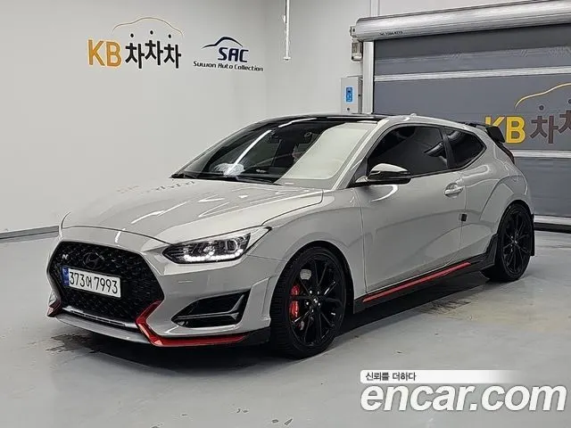 HYUNDAI VELOSTER 2021 — 125 430 км, серебристо-серый, Корея — под ключ — фото 1
