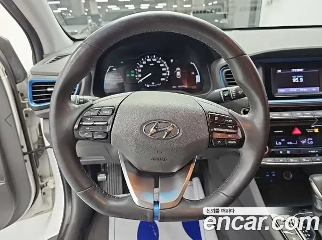 HYUNDAI IONIQ HYBRID 2016 — 191 270 км, белый, Корея — под ключ — фото 9
