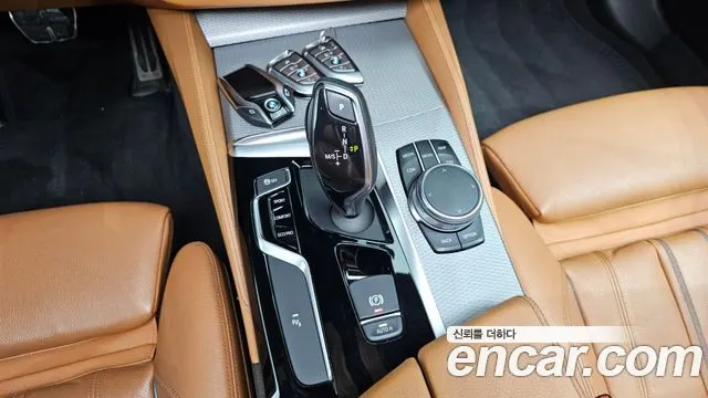 BMW 5 SERIES 2017 — 182 558 км, серебристый, Корея — под ключ — фото 9