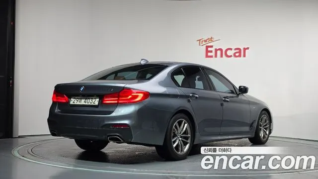 BMW 5 SERIES 2017 — 286 095 км, серебристо-серый, Корея — под ключ — фото 2