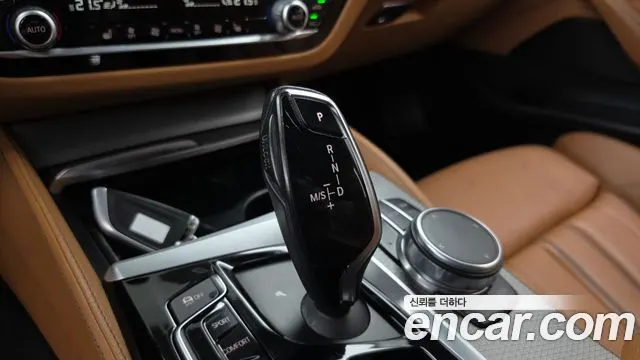 BMW 5 SERIES 2017 — 286 095 км, серебристо-серый, Корея — под ключ — фото 9