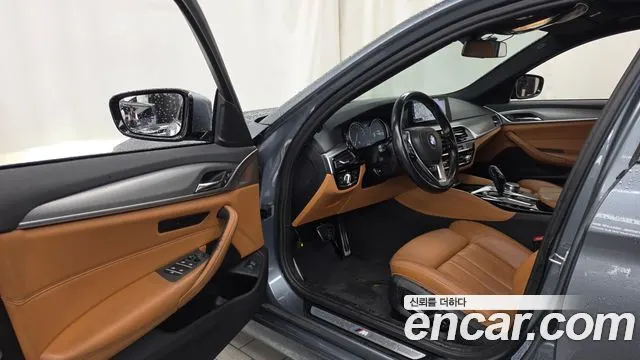 BMW 5 SERIES 2017 — 286 095 км, серебристо-серый, Корея — под ключ — фото 10