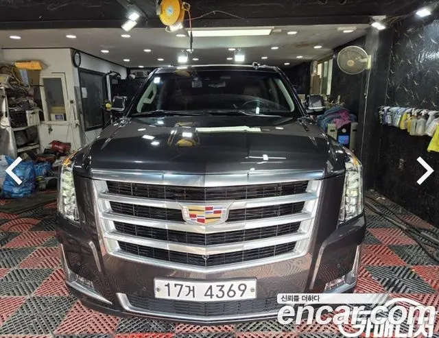 CADILLAC ESCALADE 2017