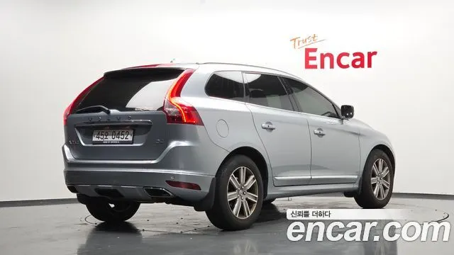 VOLVO XC60 2017 — 60 268 км, серебристо-серый, Корея — под ключ — фото 2