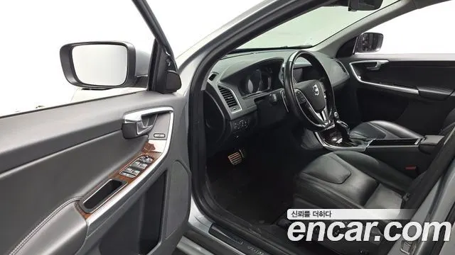 VOLVO XC60 2017 — 60 268 км, серебристо-серый, Корея — под ключ — фото 10