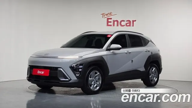 HYUNDAI KONA 2026 — 8 832 км, серебристо-серый, Корея — под ключ — фото 1