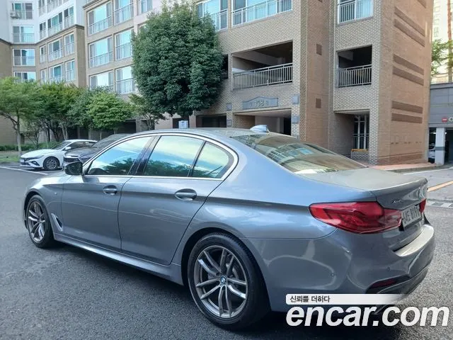 BMW 5 SERIES 2019 — 194 050 км, серебристо-серый, Корея — под ключ — фото 3