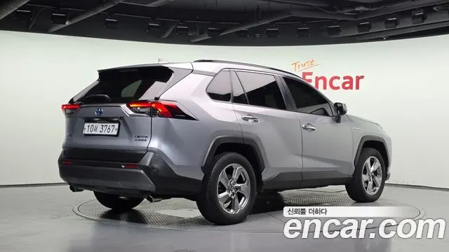 TOYOTA RAV4 2019 — 224 533 км, серебристый, Корея — под ключ — фото 2