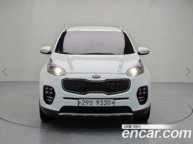 KIA SPORTAGE 2018 — 143 946 км, белый, Корея — под ключ — фото 2