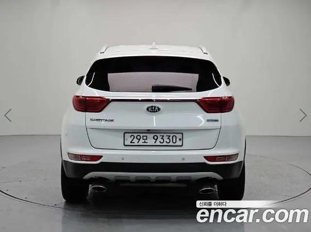 KIA SPORTAGE 2018 — 143 946 км, белый, Корея — под ключ — фото 3