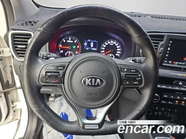 KIA SPORTAGE 2018 — 143 946 км, белый, Корея — под ключ — фото 9