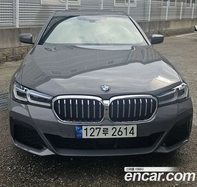 BMW 5 SERIES 2021 — 104 000 км, серебристо-серый, Корея — под ключ — фото 3