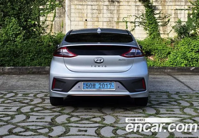 HYUNDAI IONIQ ELECTRIC 2018 — 198 056 км, серебристый, Корея — под ключ — фото 5
