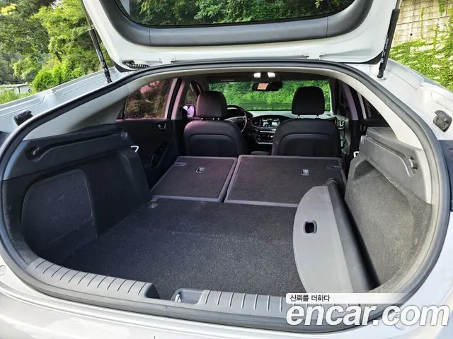 HYUNDAI IONIQ ELECTRIC 2018 — 198 056 км, серебристый, Корея — под ключ — фото 9