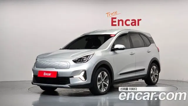 KIA NIRO PLUS 2023 — 96 112 км, серебристый, Корея — под ключ — фото 1