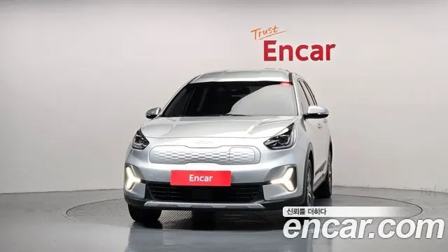 KIA NIRO PLUS 2023 — 96 112 км, серебристый, Корея — под ключ — фото 3