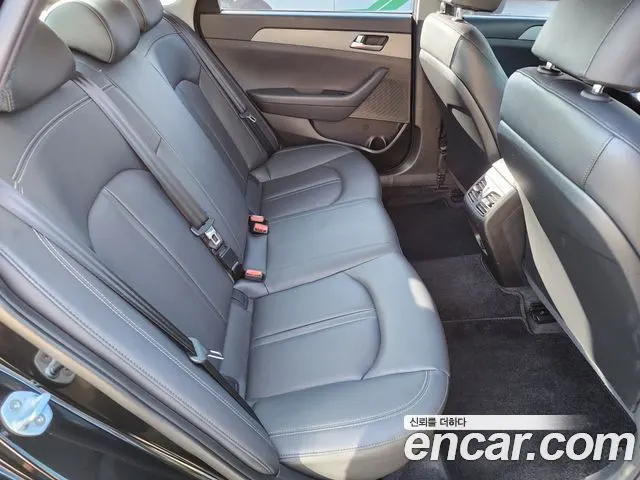 HYUNDAI SONATA 2019 — 124 300 км, чёрный, Корея — под ключ — фото 10