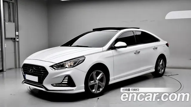 HYUNDAI SONATA 2018 — 140 037 км, белый, Корея — под ключ — фото 1