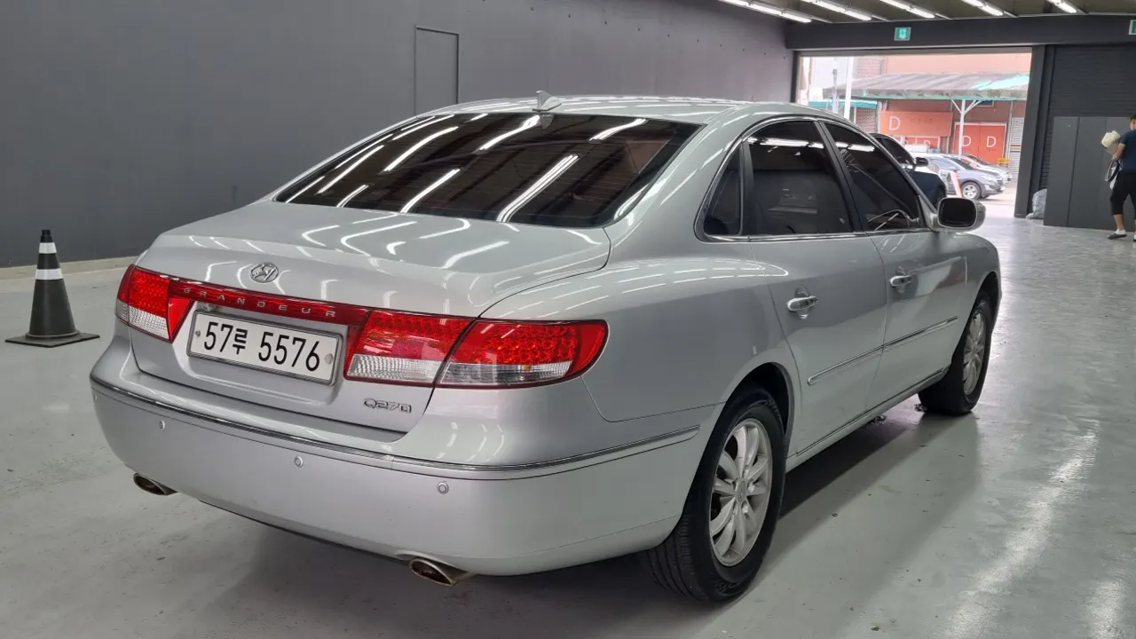 HYUNDAI GRANDEUR NEW LUXURY 2010 — 65 090 км, серебристо-серый, Корея — под ключ — фото 2