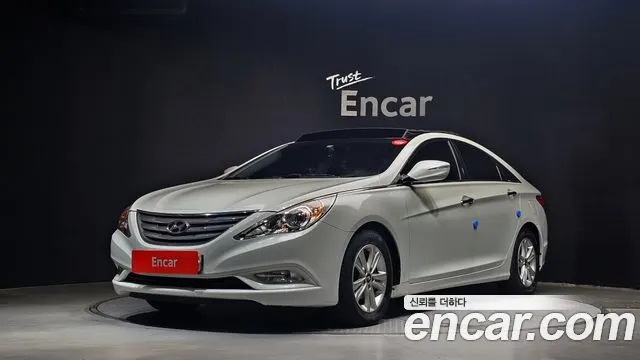 HYUNDAI SONATA 2012 — 63 309 км, белый, Корея — под ключ — фото 1