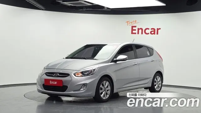 HYUNDAI ACCENT 2017 — 134 184 км, серебристый, Корея — под ключ — фото 1