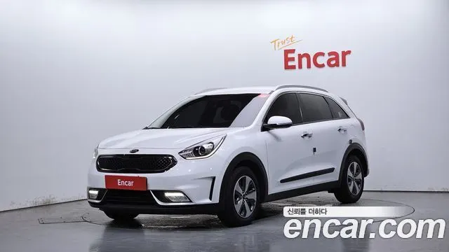 KIA NIRO 2018 — 157 392 км, белый, Корея — под ключ — фото 1