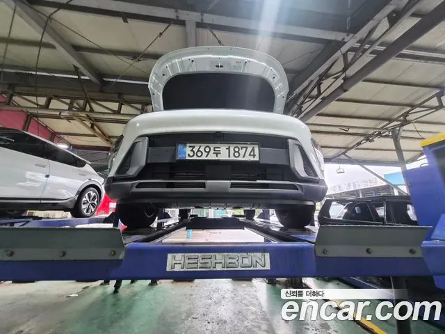 HYUNDAI KONA 2026 — 9 615 км, белый, Корея — под ключ — фото 1