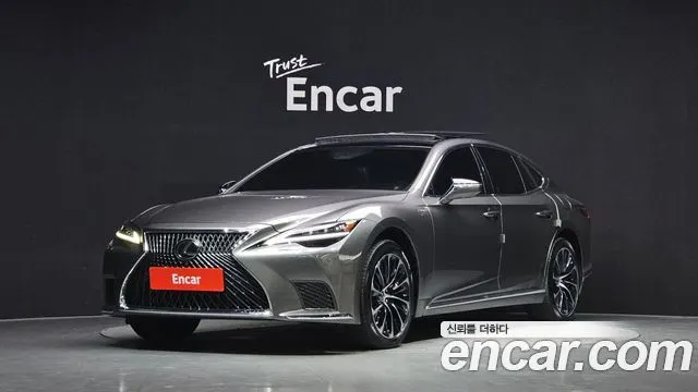 LEXUS LS500 2021 — 147 964 км, серебристо-серый, Корея — под ключ — фото 1