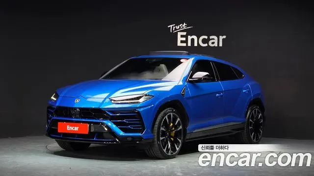 LAMBORGHINI URUS 2021