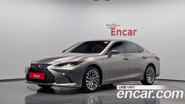 LEXUS ES300H 2024 — 23 342 км, серебристо-серый, Корея — под ключ — фото 1