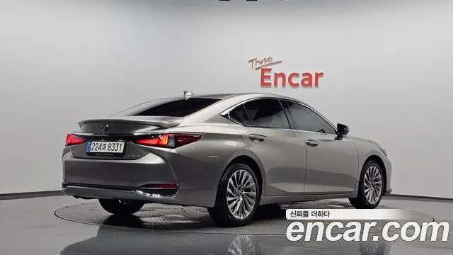 LEXUS ES300H 2024 — 23 342 км, серебристо-серый, Корея — под ключ — фото 2