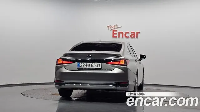 LEXUS ES300H 2024 — 23 342 км, серебристо-серый, Корея — под ключ — фото 4