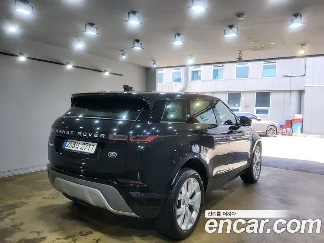 LAND ROVER RANGE ROVER EVOQUE 2021 — 47 000 км, чёрный, Корея — под ключ — фото 2