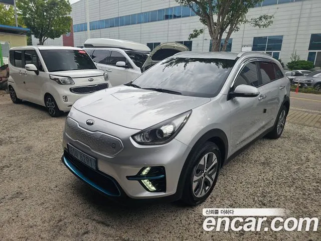 KIA NIRO 2020 — 320 922 км, серебристый, Корея — под ключ — фото 1