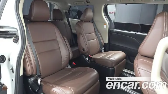 TOYOTA SIENNA 2018 — 128 566 км, белый, Корея — под ключ — фото 12