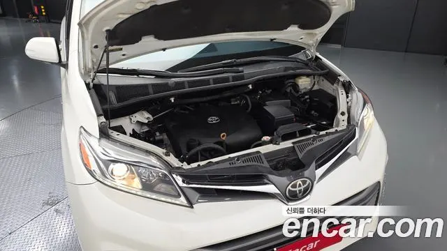 TOYOTA SIENNA 2018 — 128 566 км, белый, Корея — под ключ — фото 6