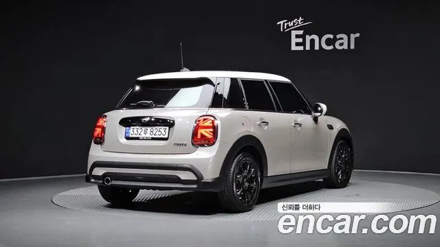 MINI COOPER 2024 — 15 579 км, коричневый, Корея — под ключ — фото 1