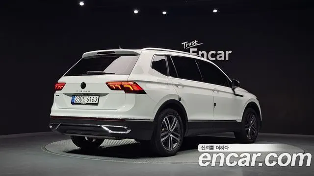 VOLKSWAGEN TIGUAN ALLSPACE 2023 — 53 576 км, белый, Корея — под ключ — фото 2