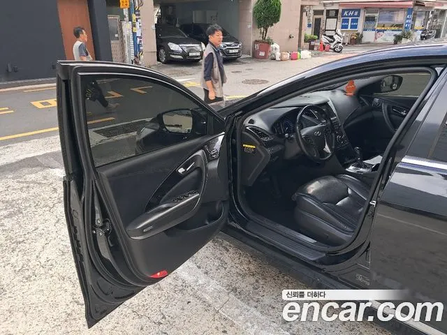 HYUNDAI GRANDEUR 2016 — 303 452 км, чёрный, Корея — под ключ — фото 10