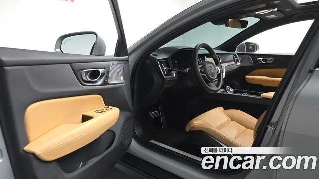 VOLVO V60 CROSS COUNTRY 2025 — 26 005 км, серебристо-серый, Корея — под ключ — фото 10