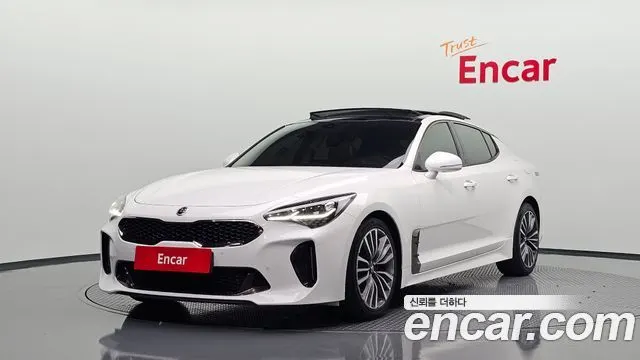 KIA STINGER 2018 — 172 714 км, белый, Корея — под ключ — фото 1