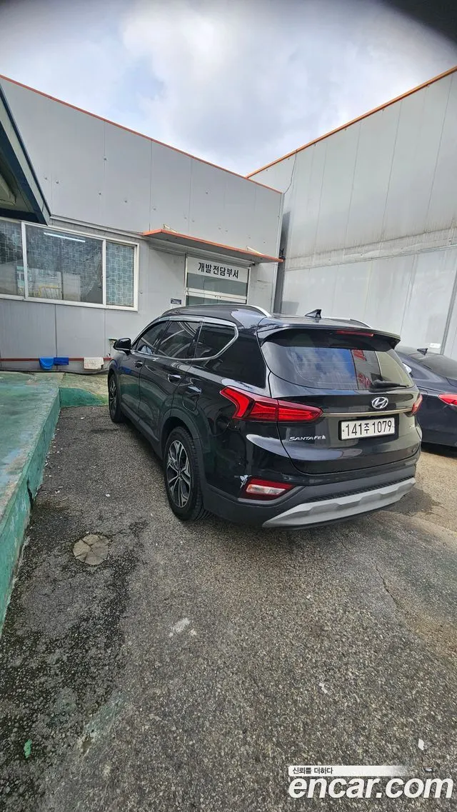 HYUNDAI SANTA FE 2019 — 374 600 км, чёрный, Корея — под ключ — фото 2