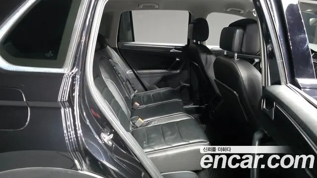 VOLKSWAGEN TIGUAN 2018 — 103 078 км, чёрный, Корея — под ключ — фото 12