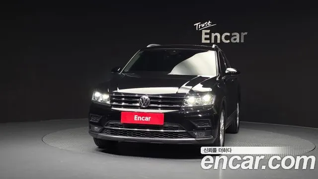 VOLKSWAGEN TIGUAN 2018 — 103 078 км, чёрный, Корея — под ключ — фото 3