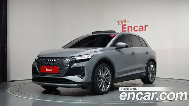 AUDI Q4 E-TRON 2025 — 46 917 км, серебристо-серый, Корея — под ключ — фото 1