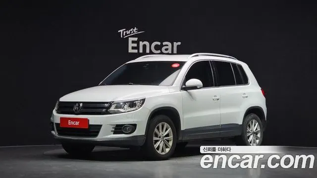 VOLKSWAGEN TIGUAN 2015 — 184 478 км, белый, Корея — под ключ — фото 1